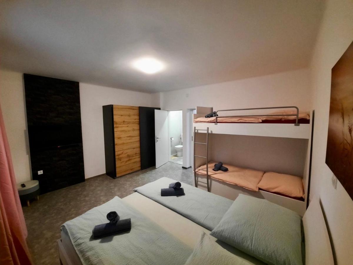 Rooms Optim Ptuj Bagian luar foto
